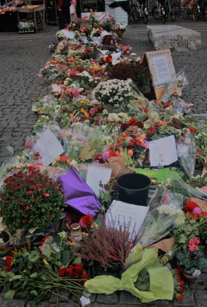 Kim Larsen, death, in memory, many flowers